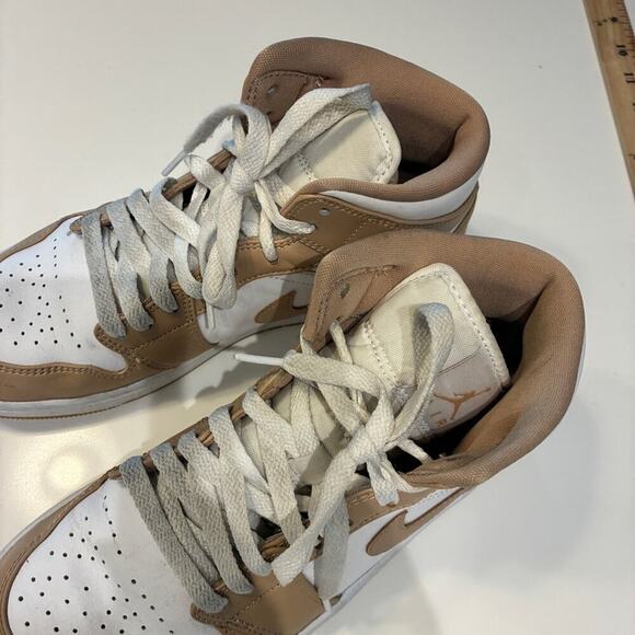 Nike Jordan 1 Mid Tan Gum Sneakers 554724-271 Sz 7.5 main image 0